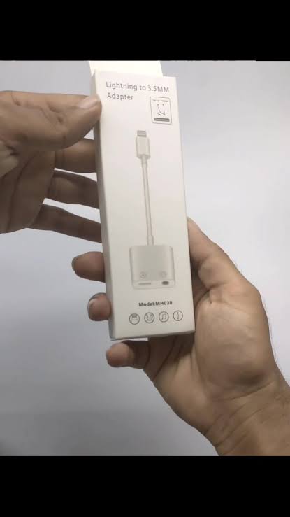 Lightning to 3.5mm Headphone Jack Adapter – 2-in-1 Charge & Listen (MH030)